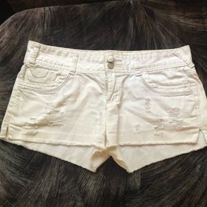 White Wallflower cut-off Jean Shorts in size 7
